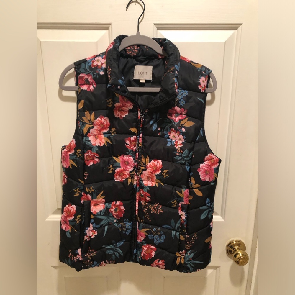 LOFT Size M navy floral puffy vest.